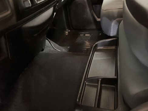 Used 2018 RAM 2500 Tradesman w/ Chrome Appearance Group image 15