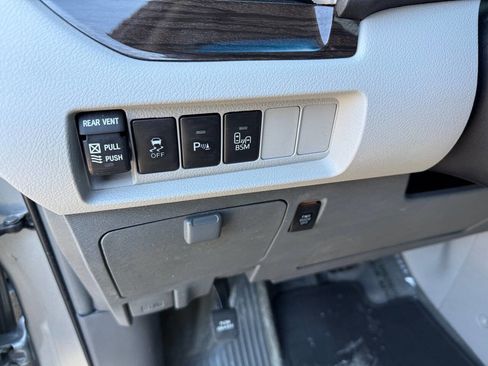 Used 2015 Toyota Sienna XLE Premium image 62