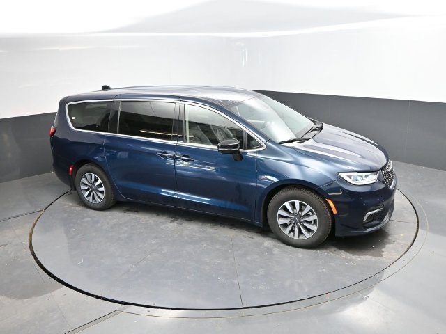 Used 2024 Chrysler Pacifica Limited FWD image 37
