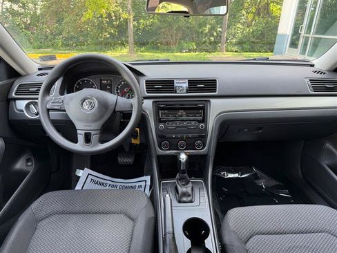 Used 2013 Volkswagen Passat 2.5 S FWD image 33