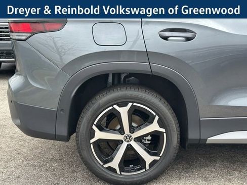 New 2026 Volkswagen Tiguan SE image 9