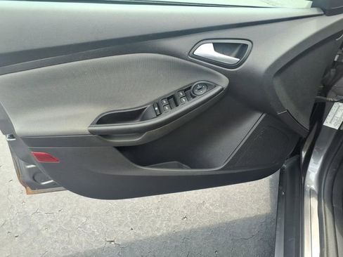 Used 2014 Ford Focus SE FWD image 11