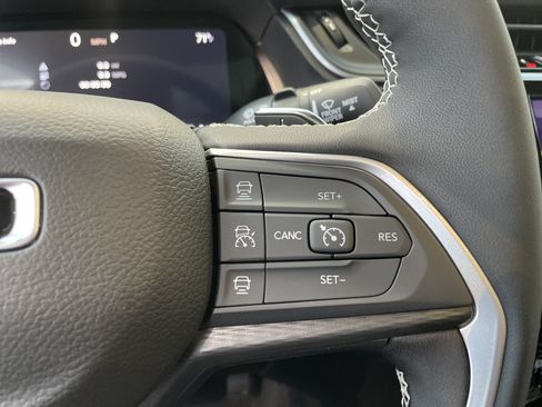 New 2025 Jeep Grand Cherokee Laredo X w/ Luxury Tech Group I RWD image 19