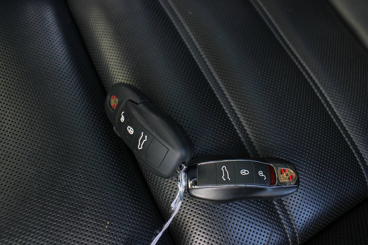 Used 2015 Porsche Cayenne Turbo AWD/4WD image 40