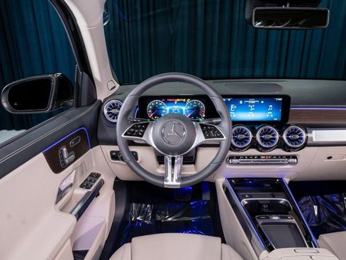 New 2026 Mercedes-Benz GLB 250 4MATIC image 15