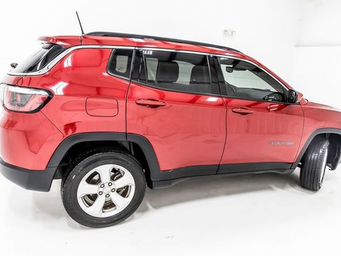 Used 2018 Jeep Compass Latitude w/ Popular Equipment Group AWD/4WD image 8