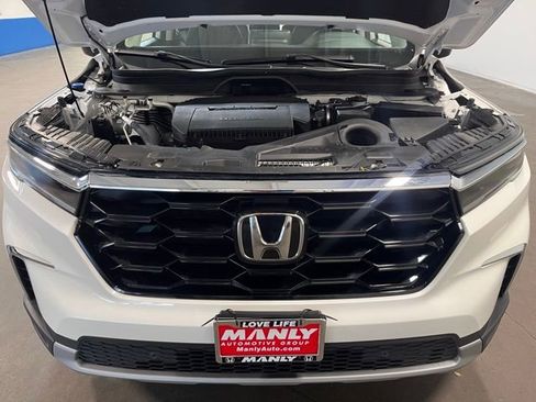 Used 2024 Honda Pilot Touring image 9