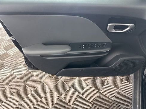 Used 2025 Kia K4 LXS image 23
