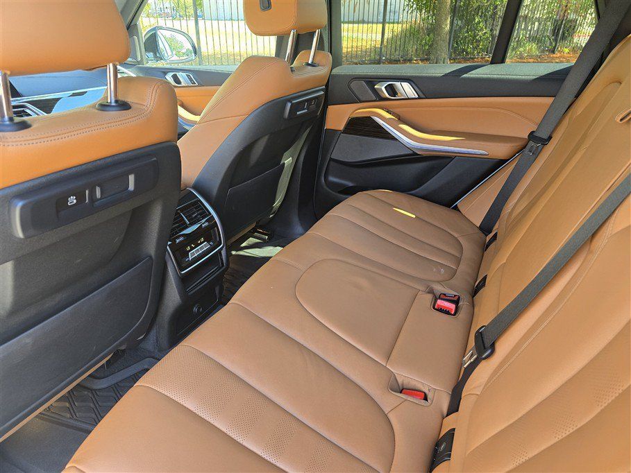 Used 2021 BMW X5 sDrive40i w/ M Sport Package RWD image 17