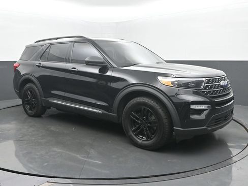 Used 2021 Ford Explorer XLT w/ Equipment Group 202A AWD/4WD image 7