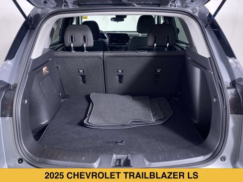 Used 2025 Chevrolet TrailBlazer LS w/ LS Convenience Package AWD/4WD image 13