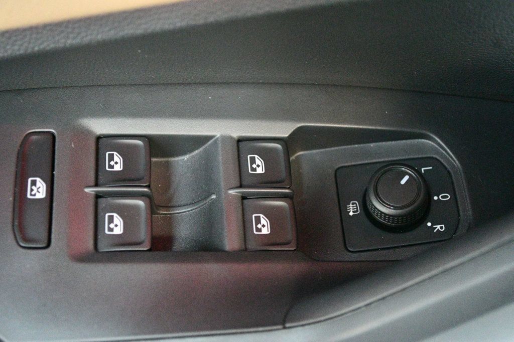 Used 2020 Volkswagen Jetta SEL Premium FWD image 70