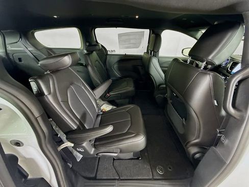 New 2026 Chrysler Pacifica Select image 25