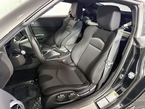 Certified 2024 Nissan Z Performance w/ Floor Mat Package RWD image 16