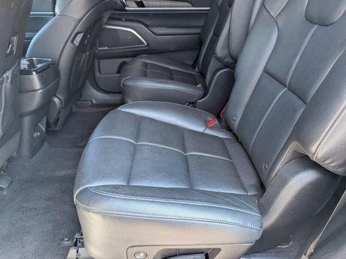 Used 2023 Kia Telluride SX AWD/4WD image 16