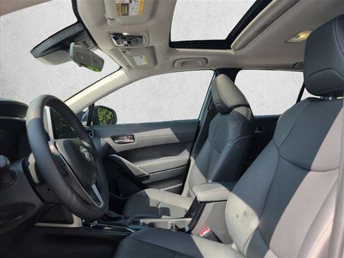Used 2025 Toyota Corolla Cross XLE w/ Convenience Package AWD/4WD image 14