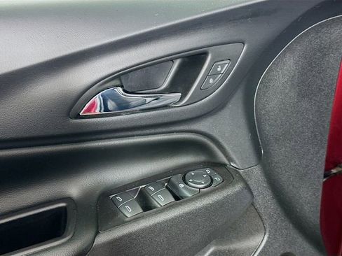 Used 2018 Chevrolet Equinox LT image 18