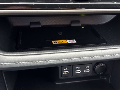 Used 2023 Toyota Highlander XLE FWD image 29
