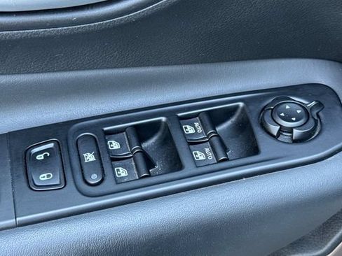 Used 2023 Jeep Renegade Latitude AWD/4WD image 12