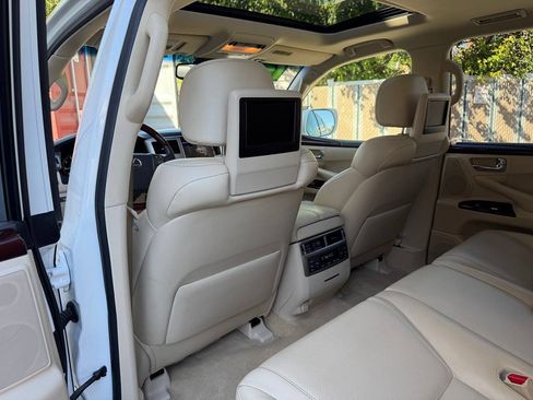 Used 2013 Lexus LX 570 4WD w/ Luxury Pkg image 99