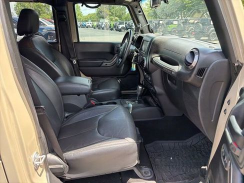 Used 2018 Jeep Wrangler Unlimited Sahara AWD/4WD image 10
