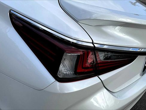 Used 2025 Lexus ES 300h w/ Premium Package image 12