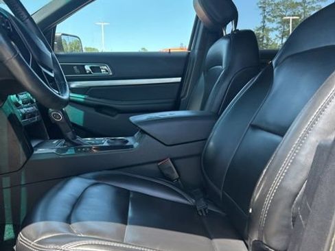 Used 2019 Ford Explorer XLT w/ Equipment Group 202A FWD image 12