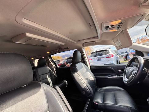 Used 2018 Toyota Sienna SE Premium image 35