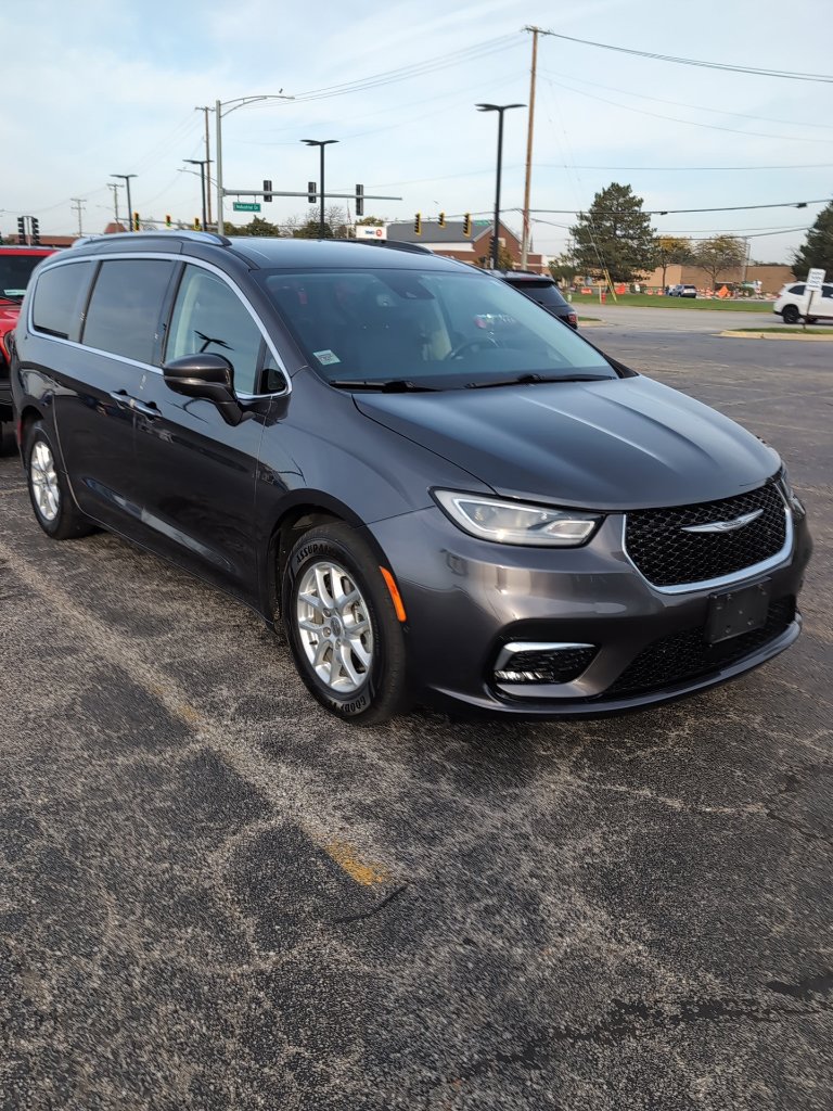 Used 2021 Chrysler Pacifica Touring-L w/ Uconnect Theater Family Group FWD image 1
