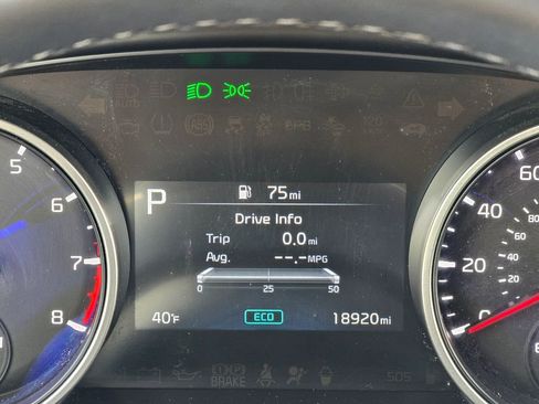 Used 2024 Kia Carnival LX image 32