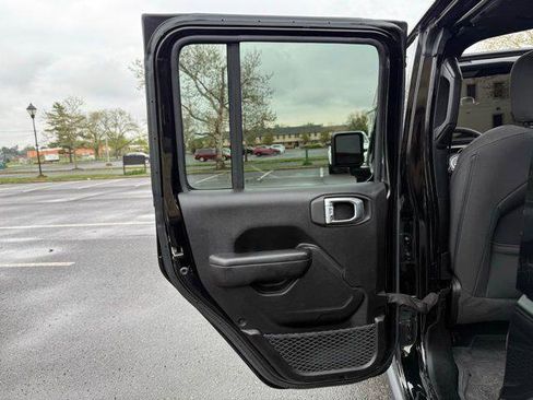 Certified 2023 Jeep Wrangler Unlimited w/ Sun & Screen Package AWD/4WD image 25