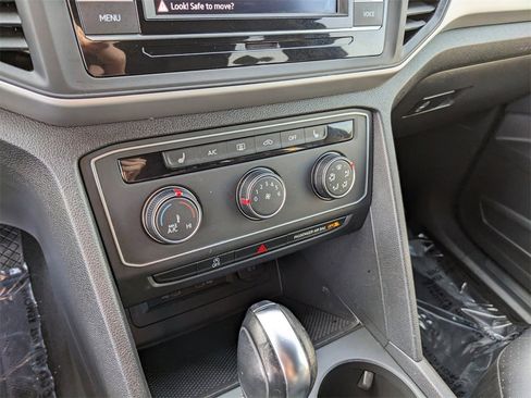 Certified 2022 Volkswagen Atlas Cross Sport SE image 24