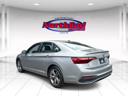 Used 2024 Volkswagen Jetta SE FWD image 3