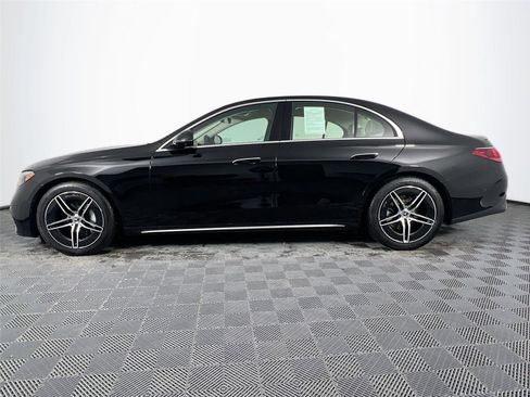 Used 2025 Mercedes-Benz E 350 4MATIC Sedan image 3