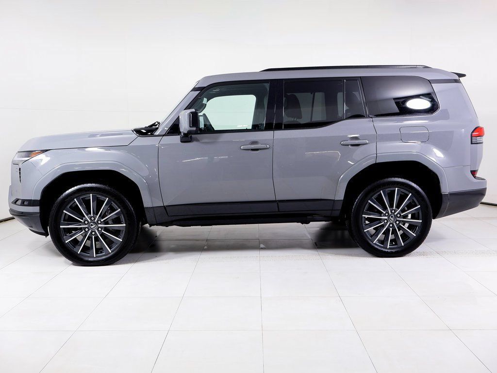 Used 2025 Lexus GX 550 w/ Accessory Package (2T) AWD/4WD image 2