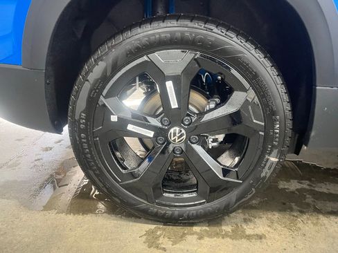 New 2025 Volkswagen Taos SEL image 30