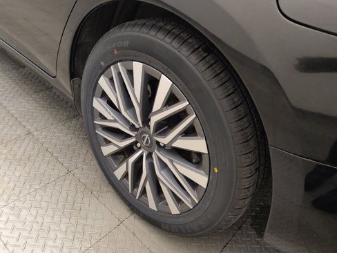 Used 2024 Nissan Altima 2.5 SV FWD image 31