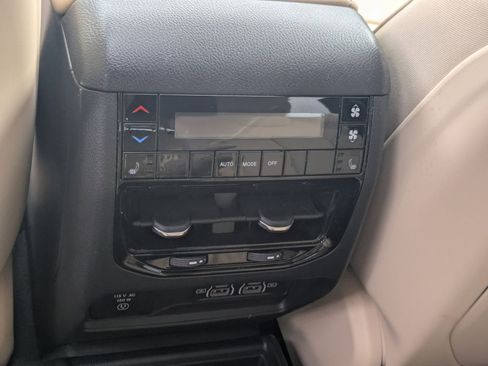 Certified 2024 Jeep Grand Cherokee L Limited w/ Luxury Tech Group II image 25