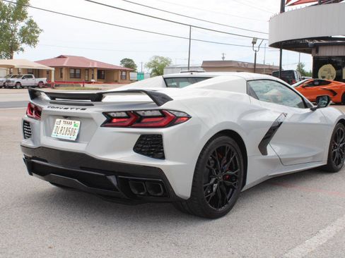 Used 2023 Chevrolet Corvette Stingray Premium Conv w/ Z51 Performance Package RWD image 3