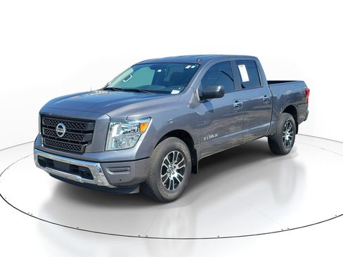Used 2021 Nissan Titan SV w/ SV Convenience Package RWD image 3