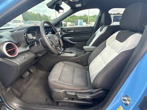 Used 2024 Chevrolet Trax RS FWD image 23