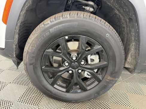 Used 2025 Jeep Grand Cherokee L Altitude image 14