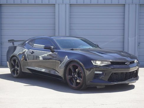 Used 2016 Chevrolet Camaro SS RWD image 8
