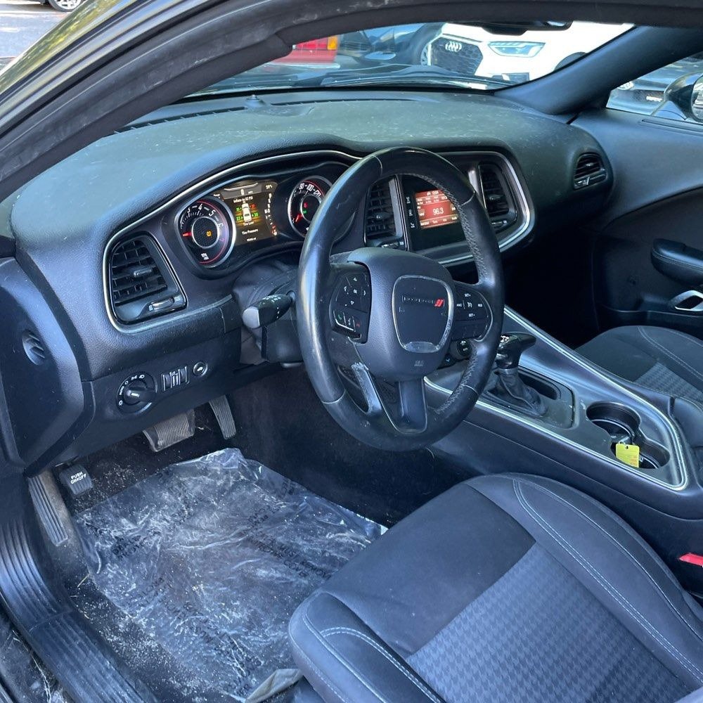 Used 2016 Dodge Challenger SXT RWD image 7