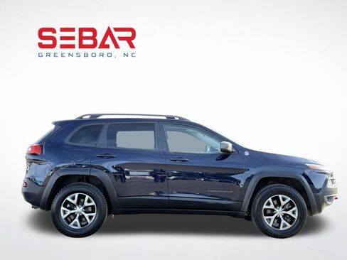 Used 2016 Jeep Cherokee Trailhawk AWD/4WD image 5