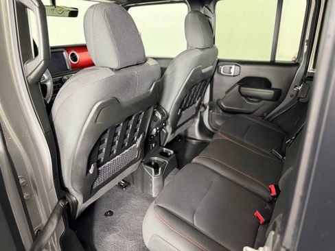 Used 2023 Jeep Wrangler Unlimited Rubicon w/ LED Lighting Group AWD/4WD image 15