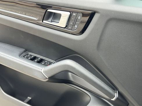 Certified 2023 Porsche Cayenne Coupe AWD/4WD image 32