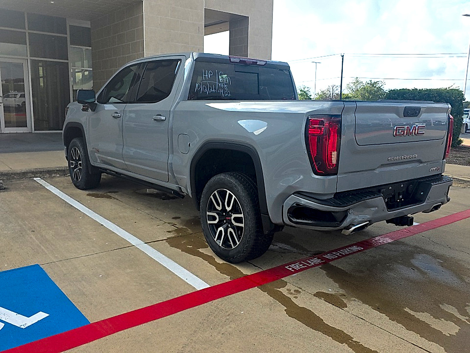 Used 2025 GMC Sierra 1500 AT4 w/ Technology Package AWD/4WD image 15