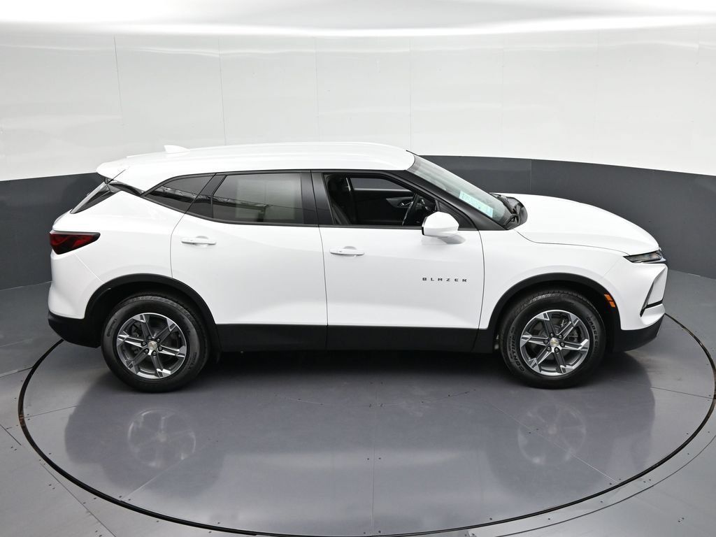Used 2023 Chevrolet Blazer LT FWD image 23
