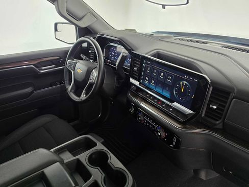 Used 2023 Chevrolet Silverado 1500 LT AWD/4WD image 11